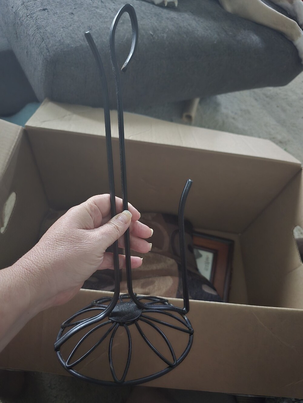Black Metal Paper Towel Holder